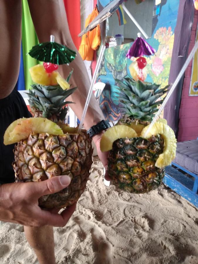 A Orilla Del Mar En Baru Hostel Cartagena Kültér fotó