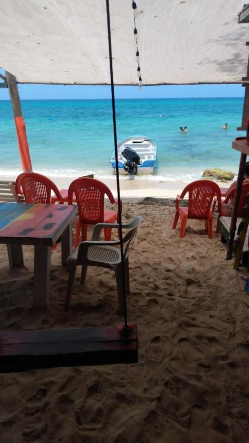 A Orilla Del Mar En Baru Hostel Cartagena Kültér fotó