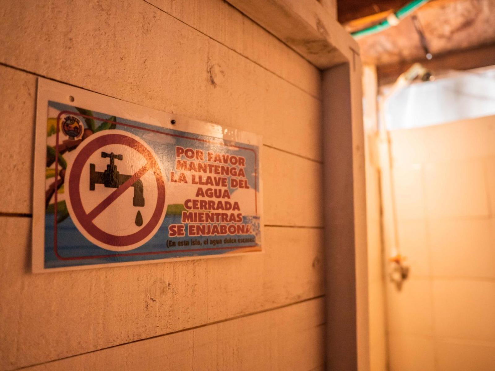 A Orilla Del Mar En Baru Hostel Cartagena Kültér fotó