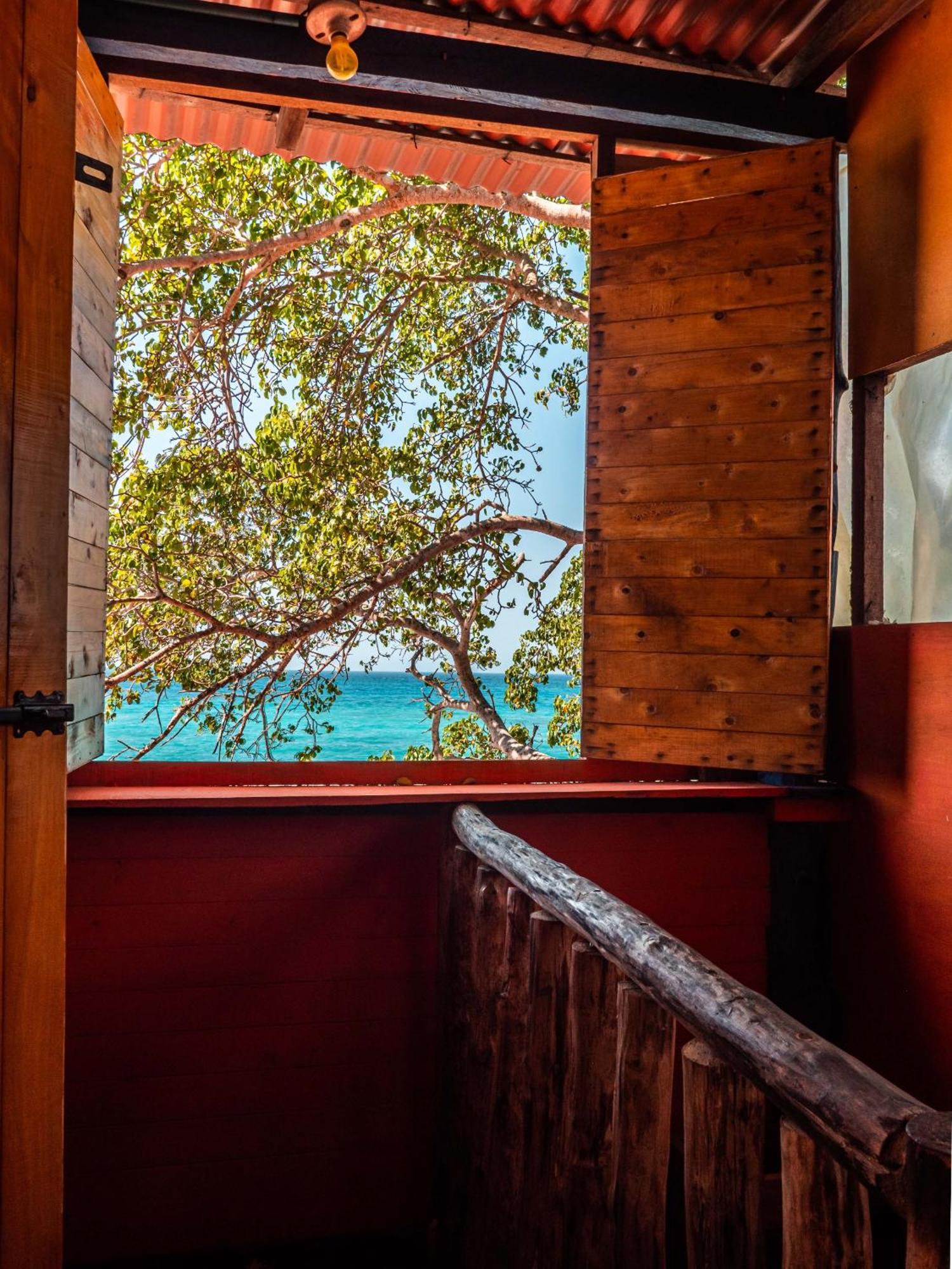 A Orilla Del Mar En Baru Hostel Cartagena Kültér fotó