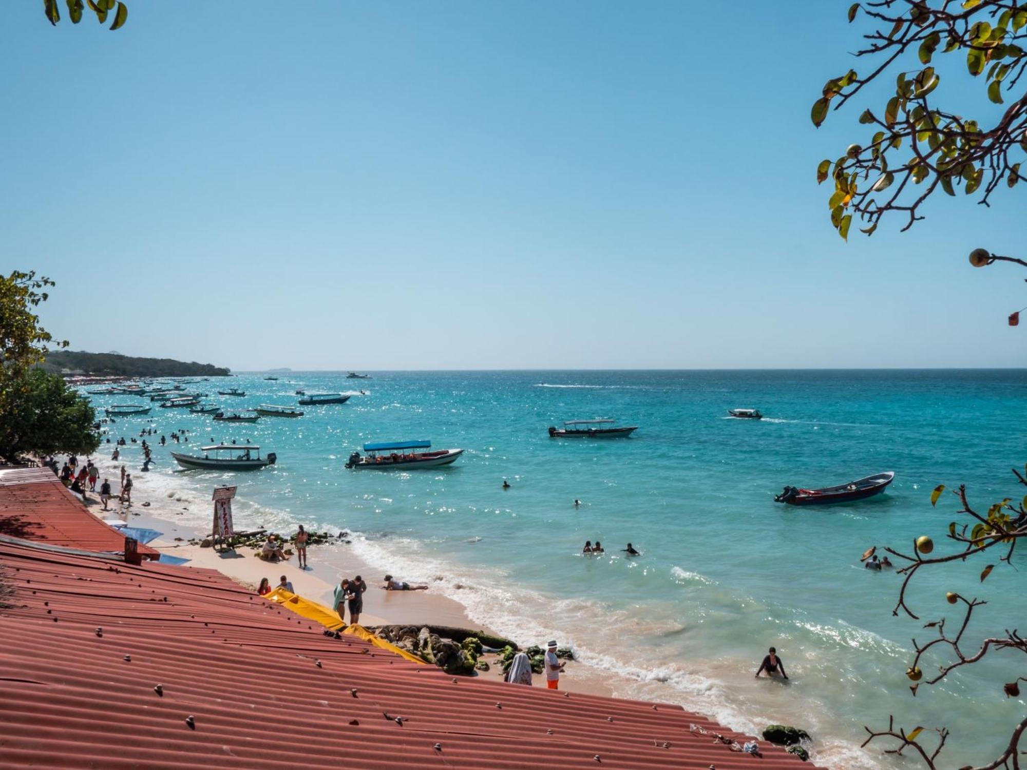 A Orilla Del Mar En Baru Hostel Cartagena Kültér fotó