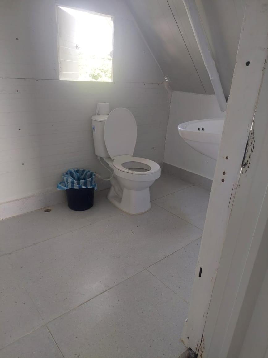 A Orilla Del Mar En Baru Hostel Cartagena Kültér fotó