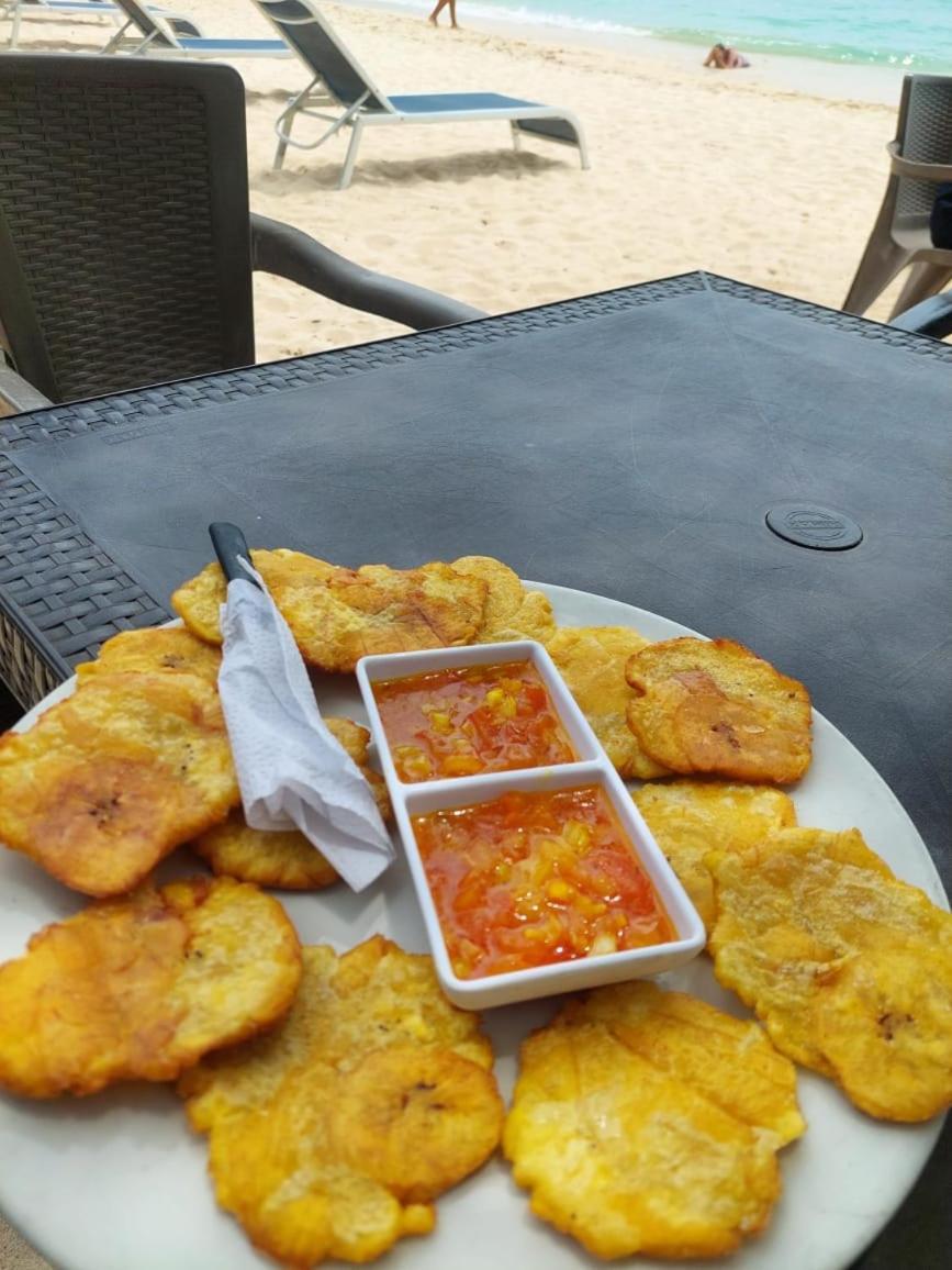 A Orilla Del Mar En Baru Hostel Cartagena Kültér fotó