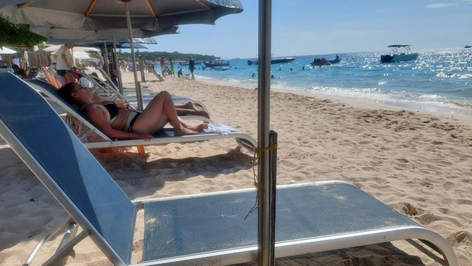 A Orilla Del Mar En Baru Hostel Cartagena Kültér fotó